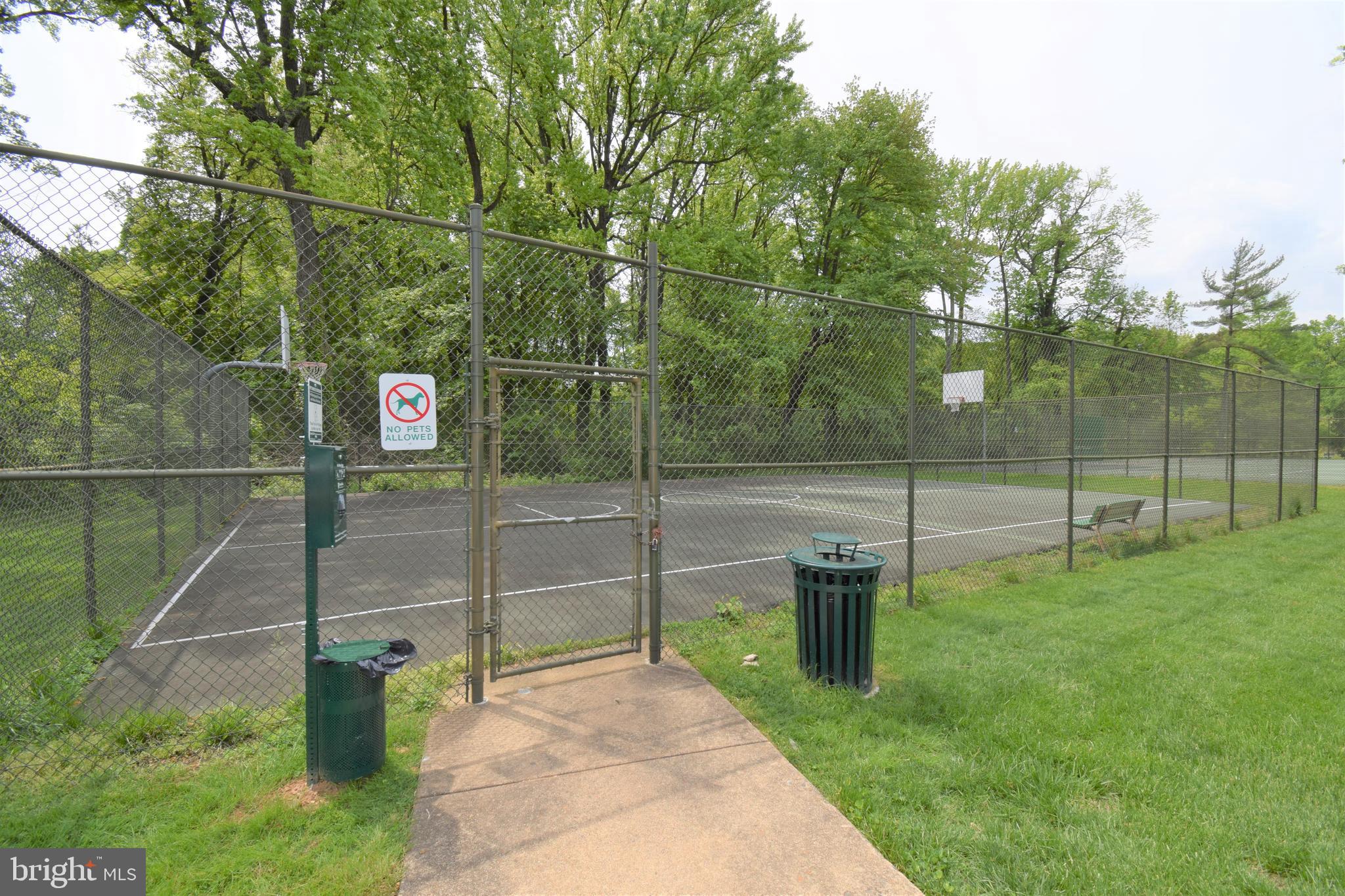 RIVER TOWERS - Residential Lease