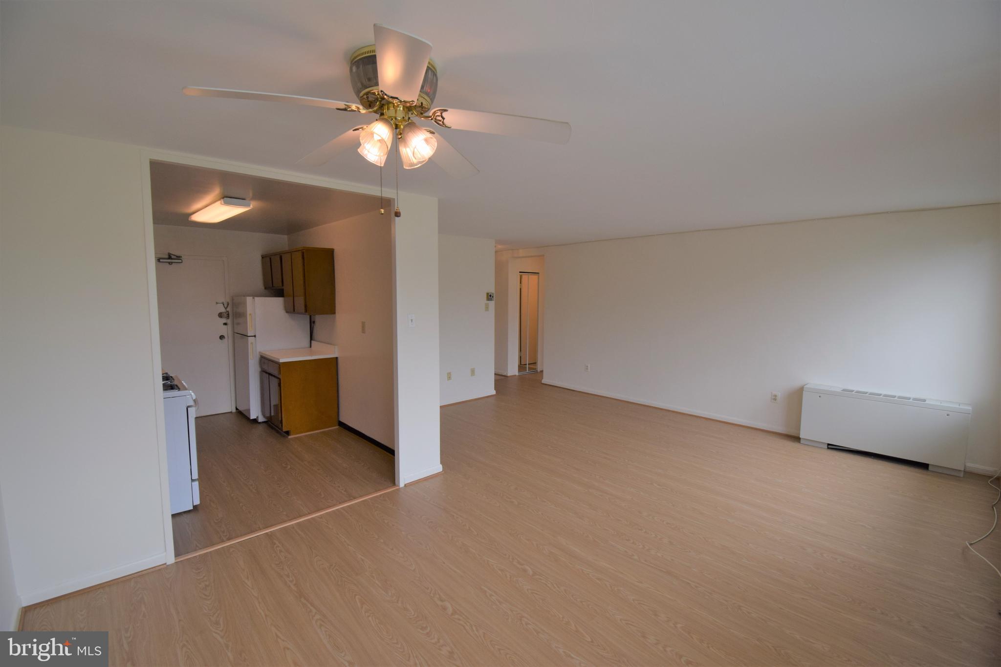 RIVER TOWERS - Residential Lease