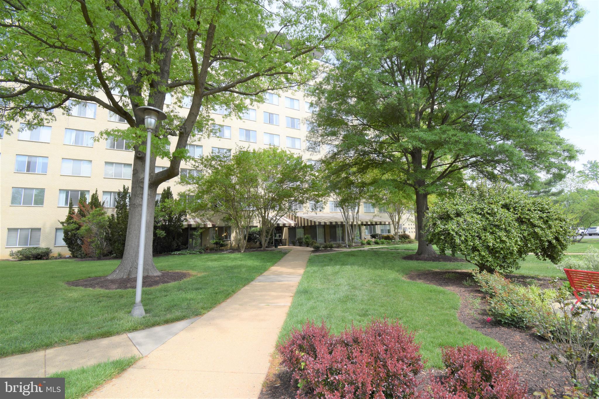 RIVER TOWERS - Residential Lease