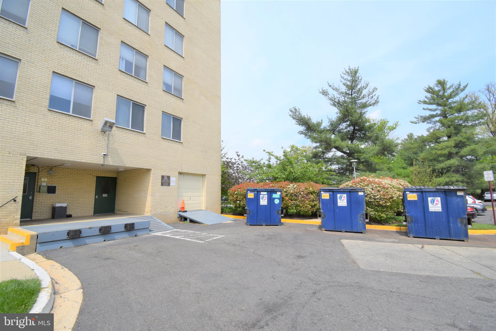 RIVER TOWERS - Residential Lease