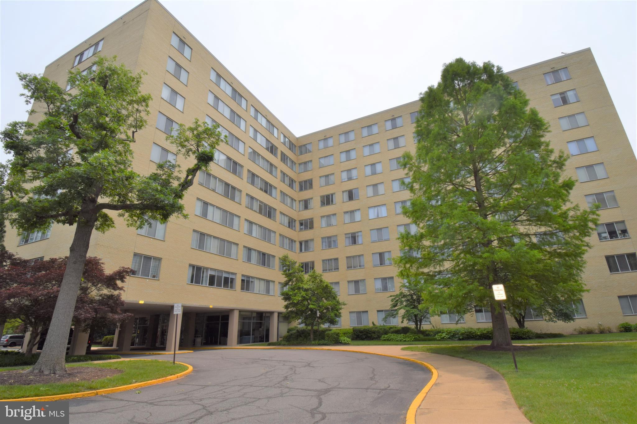 RIVER TOWERS - Residential Lease