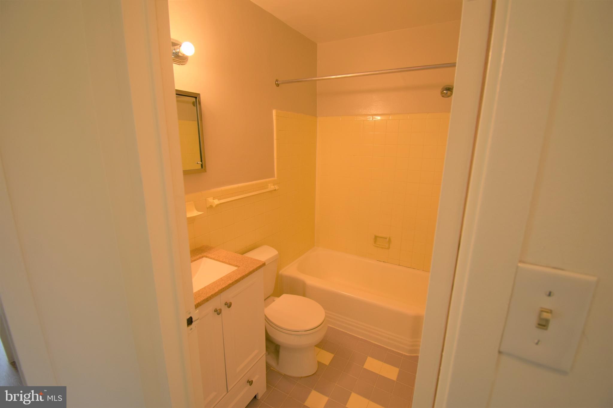 RIVER TOWERS - Residential Lease