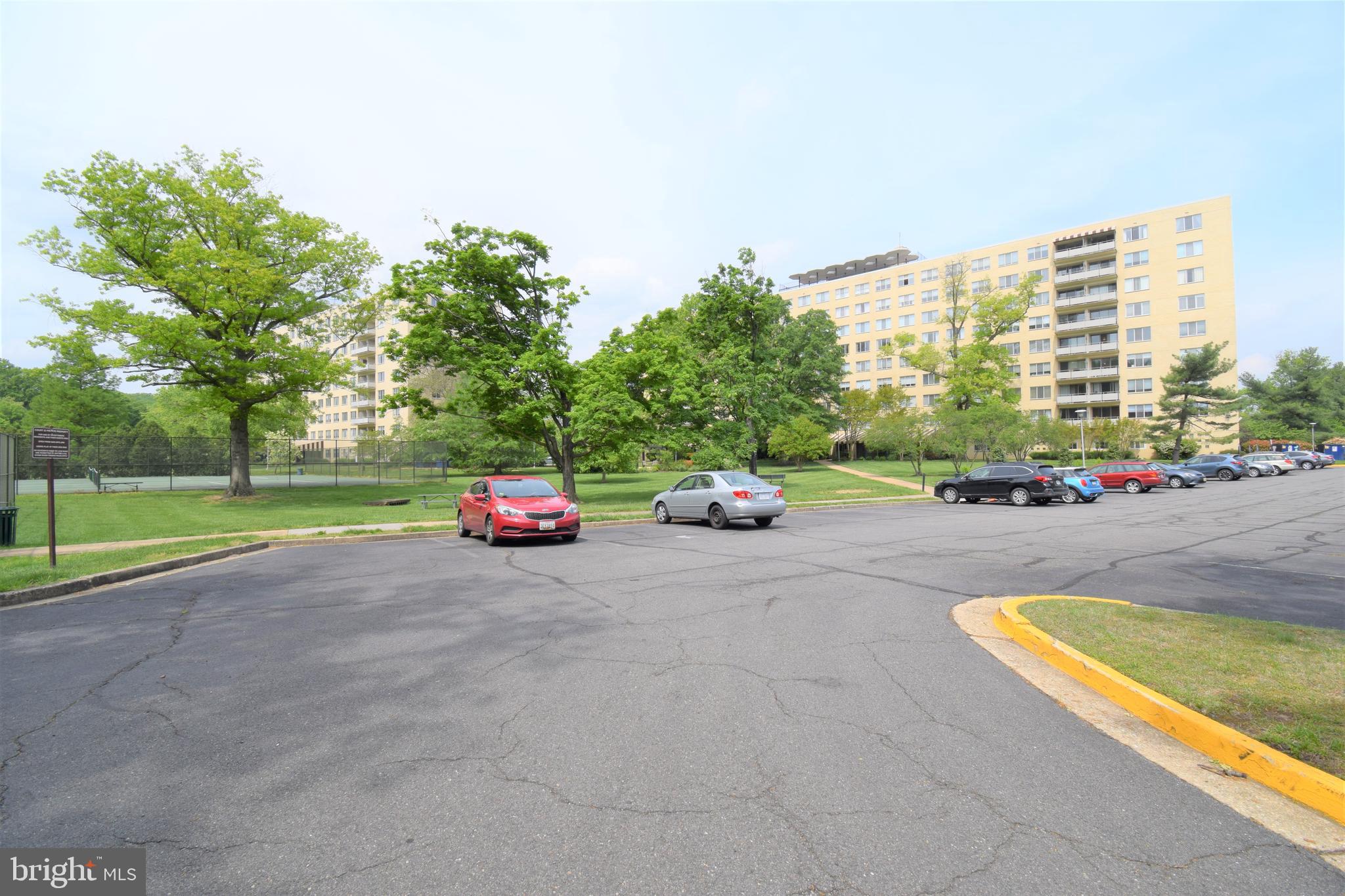 RIVER TOWERS - Residential Lease