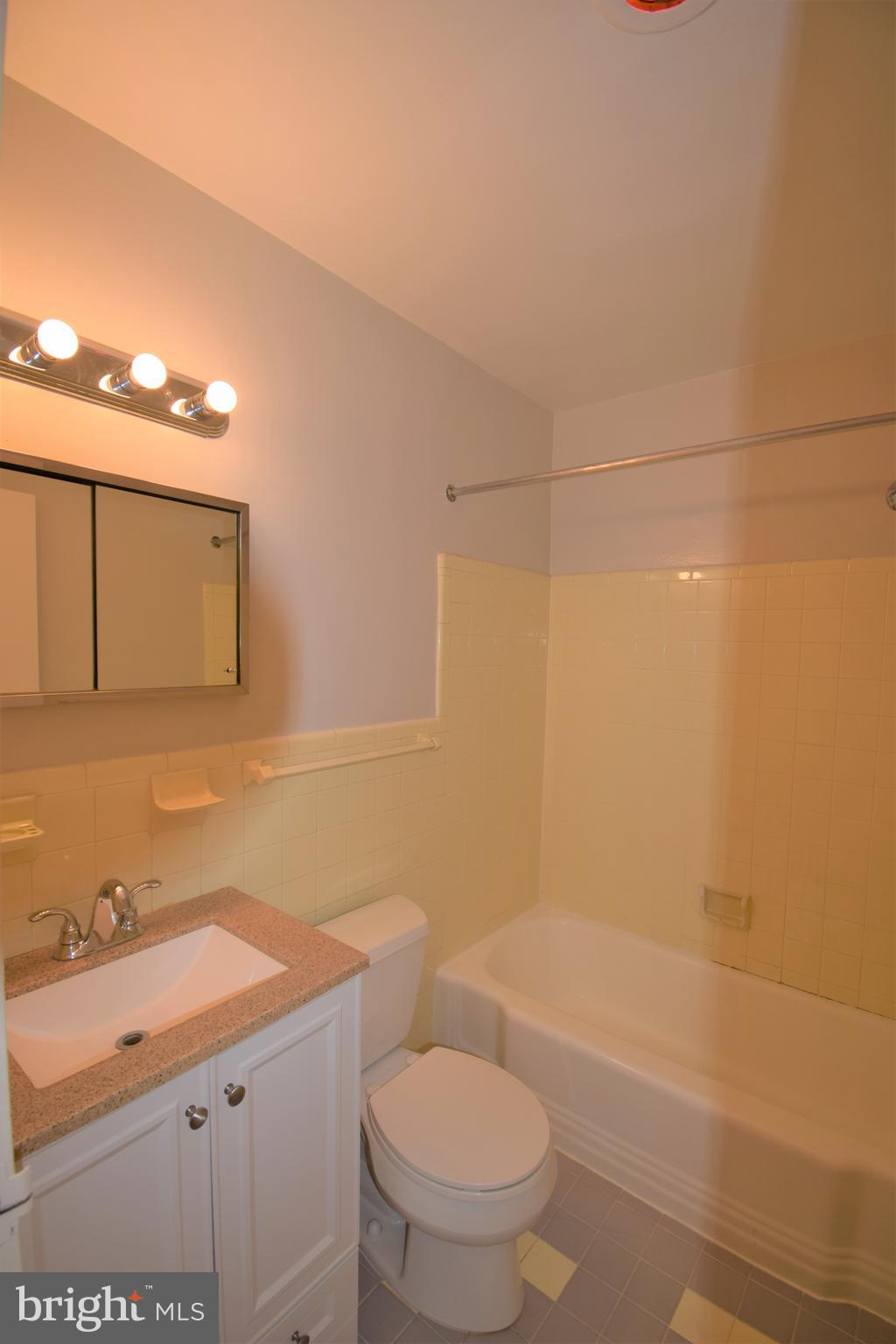 RIVER TOWERS - Residential Lease