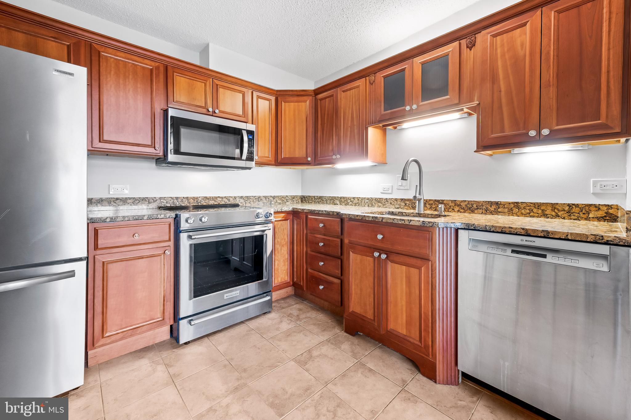 WINTHROP HOUSE - Residential