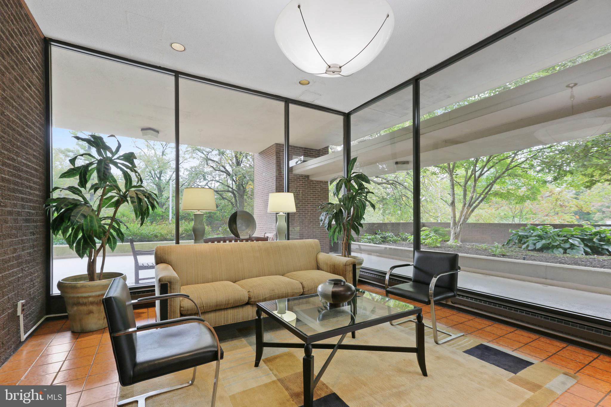 WINTHROP HOUSE - Residential