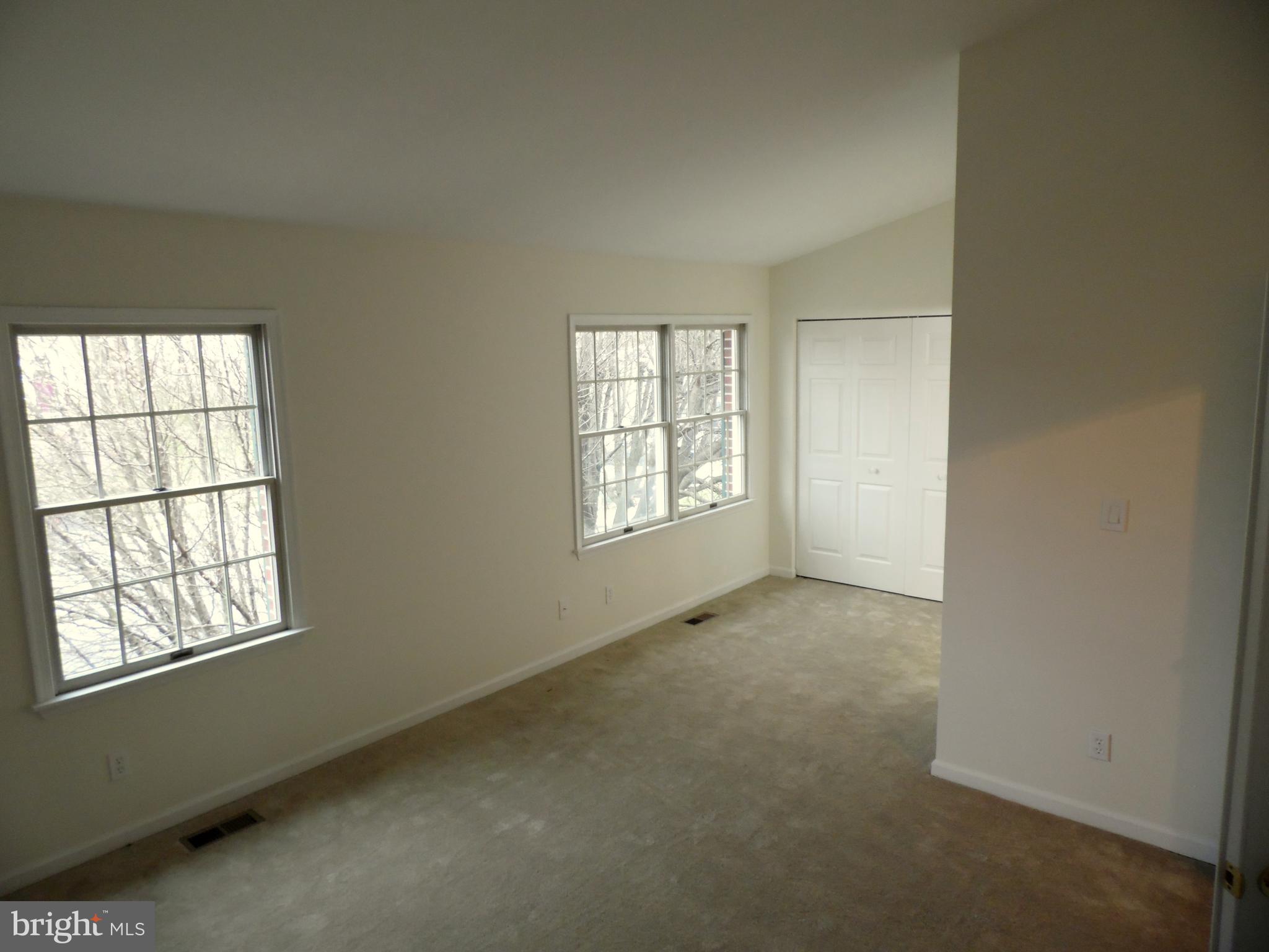 SOUTH HAMPTON - Residential