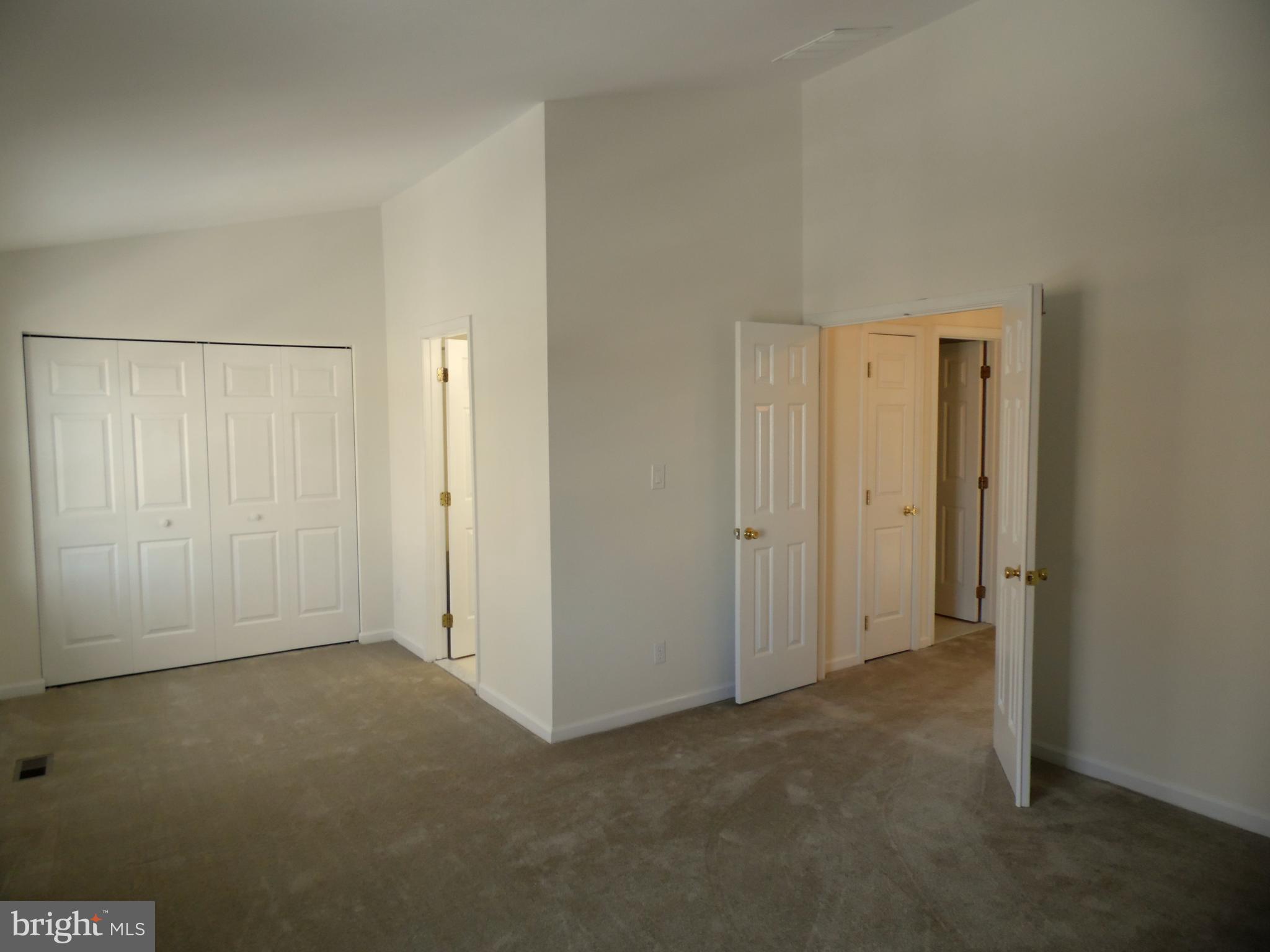 SOUTH HAMPTON - Residential