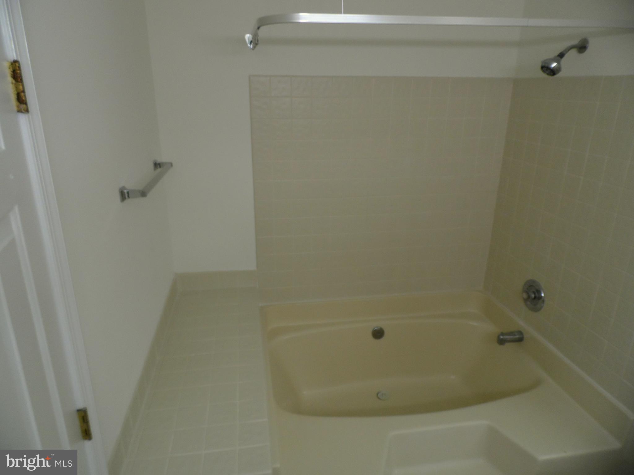 SOUTH HAMPTON - Residential