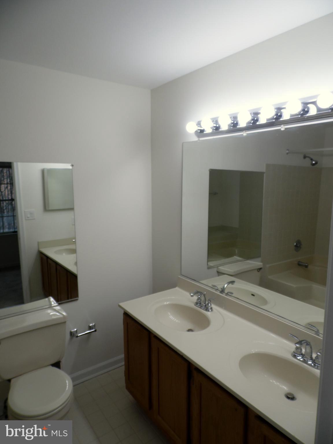 SOUTH HAMPTON - Residential