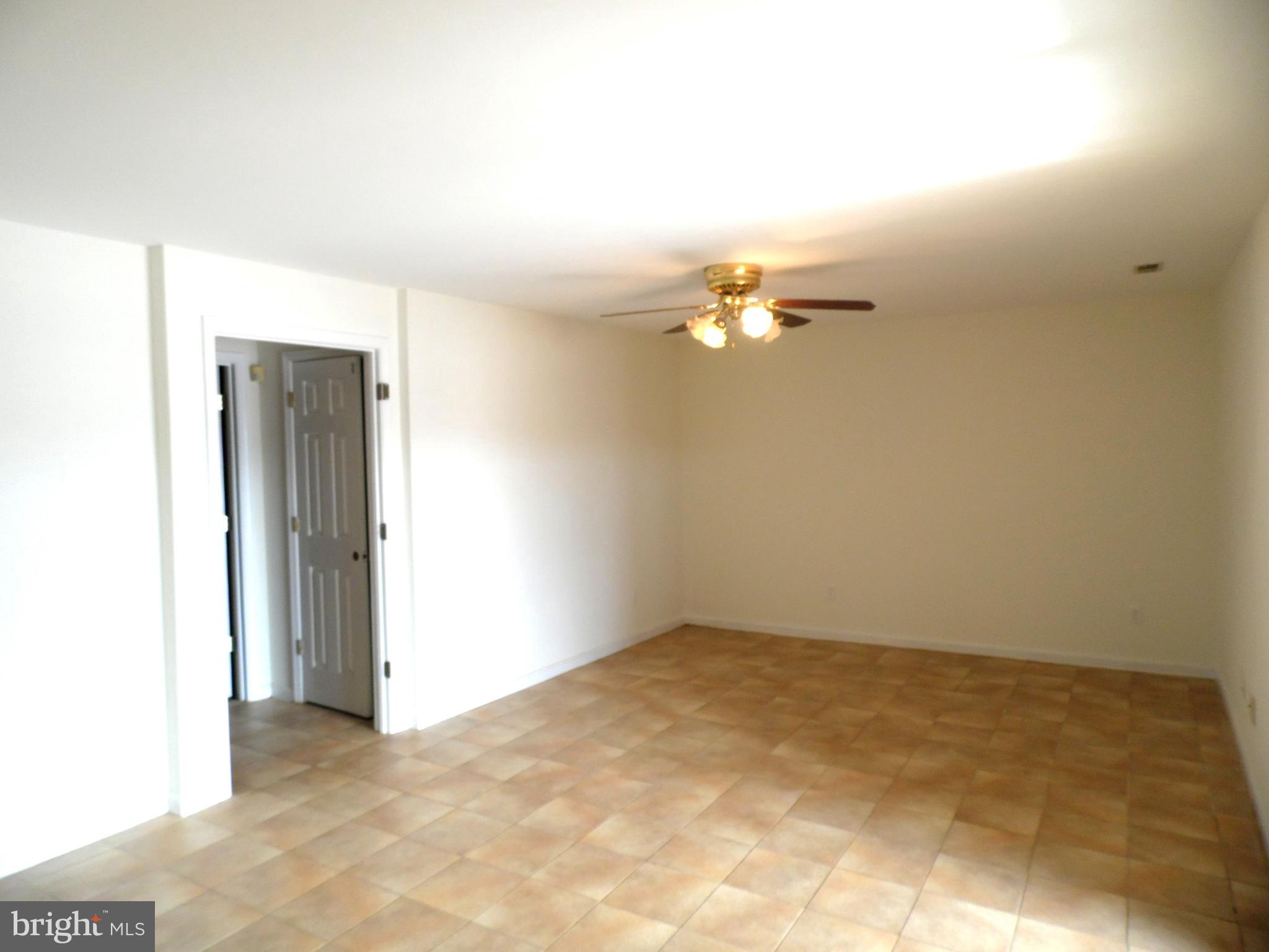 SOUTH HAMPTON - Residential