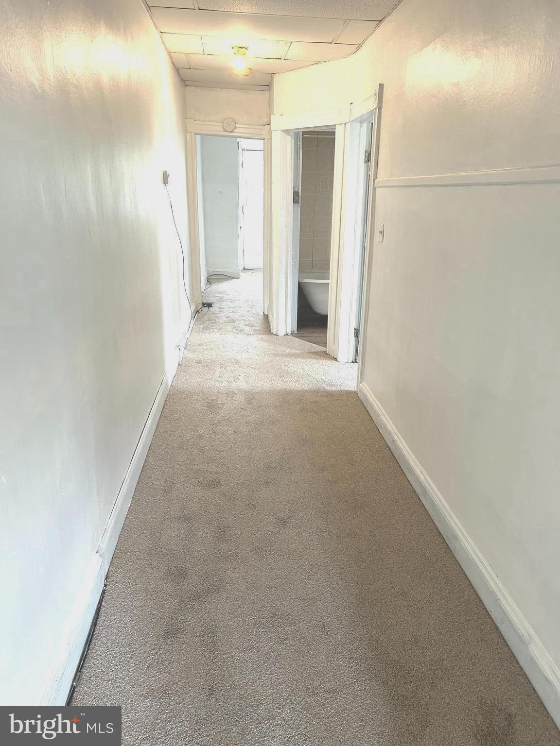 2ND FLOOR OFFICE SPACE.w/KITCHEN, ZONED FOR COMMERCIAL. WOULD BE GREAT PROFESSIONAL SPACE, MEDICAL OFFICE, INSURANCE OFFICE, TAX OFFICE, ETC.. HAS 2 SEPERATE OFFICES, KITCHEN AND BATHROOM. . APPROX 500 LEASABLE SQ FT. REAR ENTRANCE.