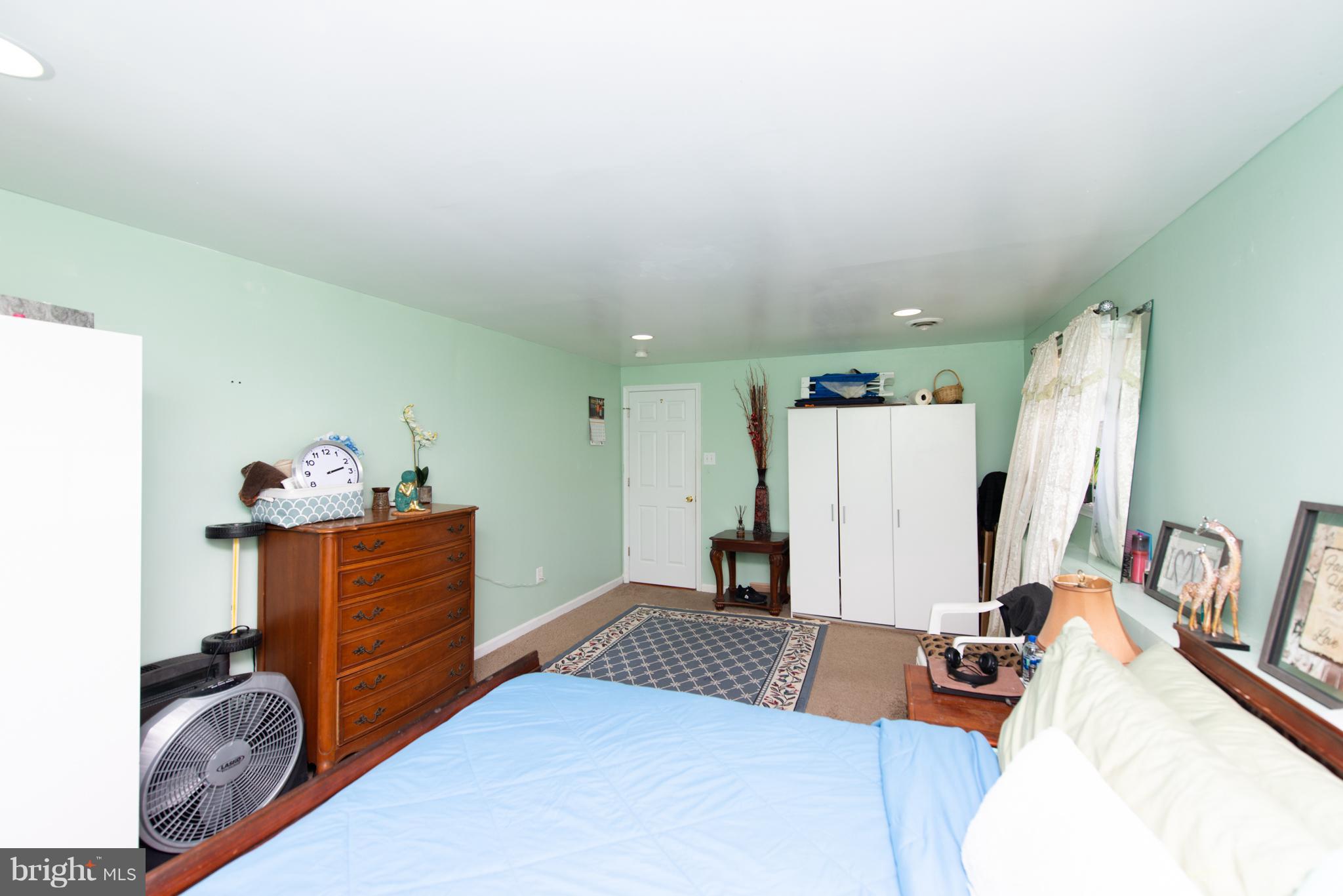 SHANNON SQUARE - Residential