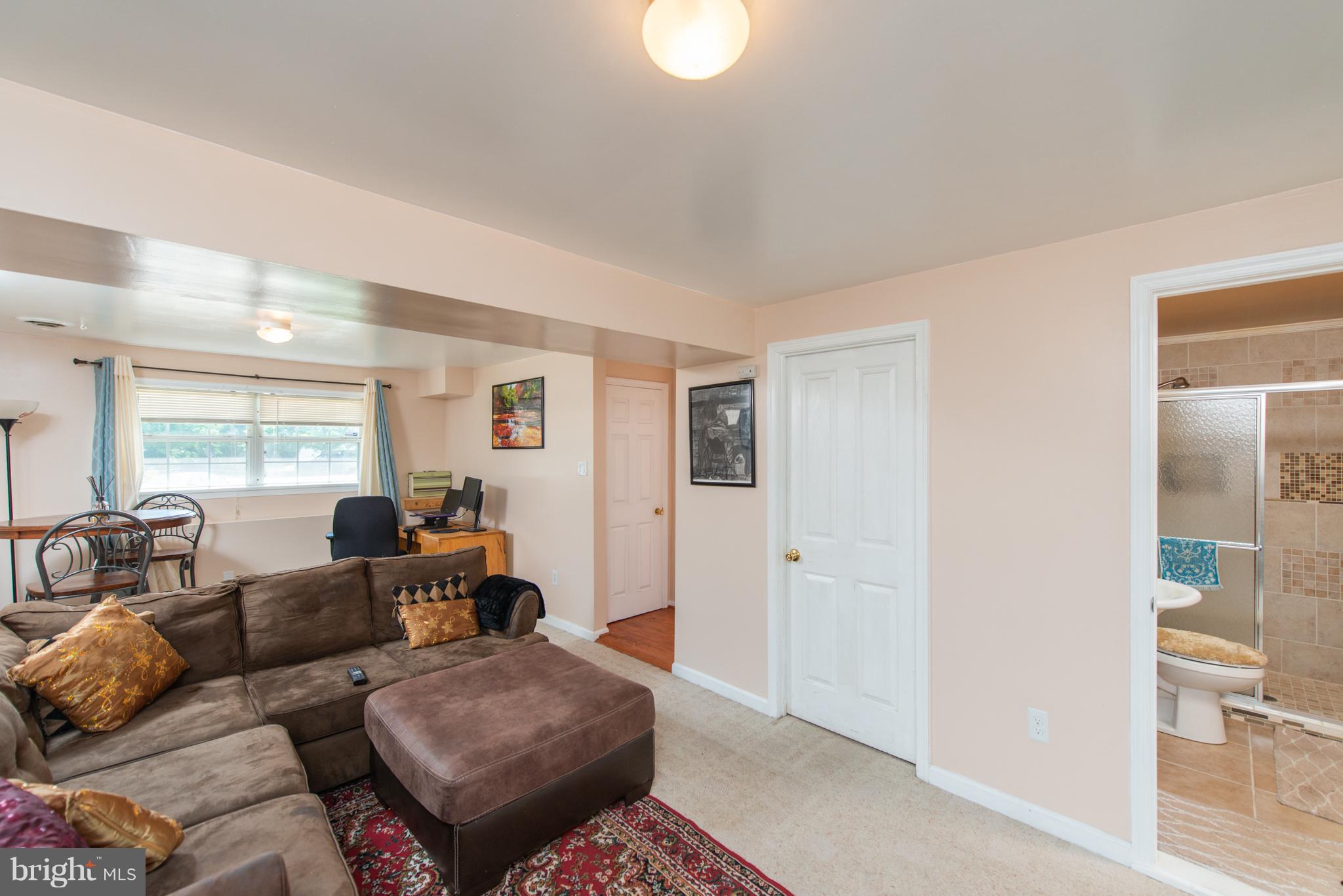 SHANNON SQUARE - Residential