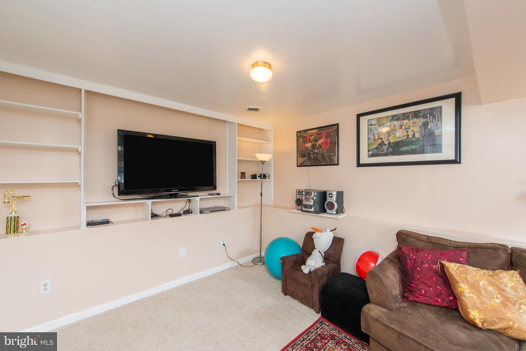 SHANNON SQUARE - Residential