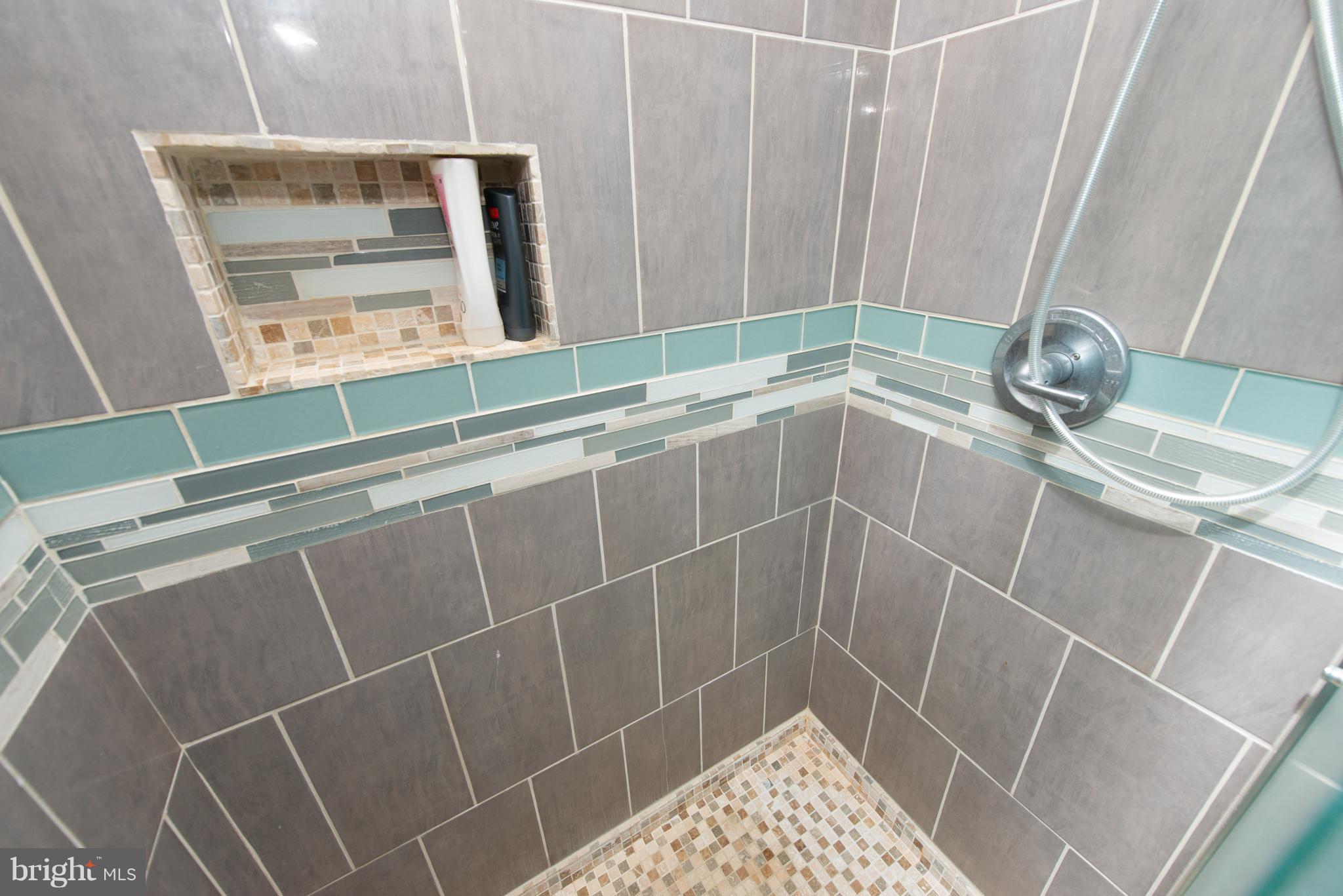 SHANNON SQUARE - Residential