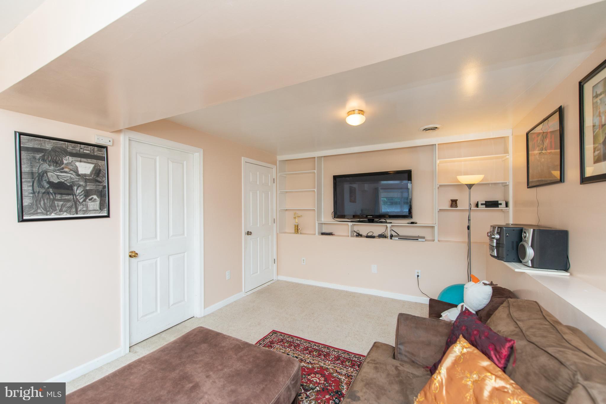 SHANNON SQUARE - Residential