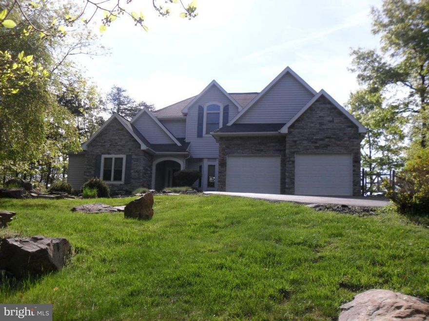 Beautiful large custom home with stunning views of the golf course & mountains! Two story entrance foyer w/curved oak stairway. Two sided gas fireplace in living/dining area. Large kitchen island. This unique property features a stone entry walkway with gorgeous landscaping. Don't let your dream home nestled in this one of a kind resort pass you by!