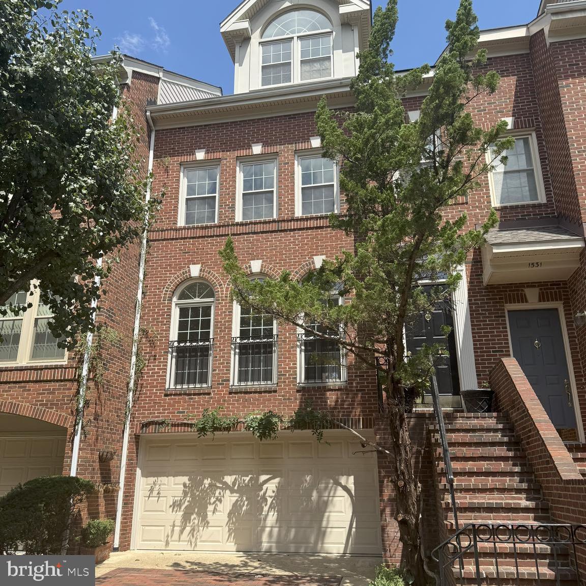 1533 N COLONIAL COURT