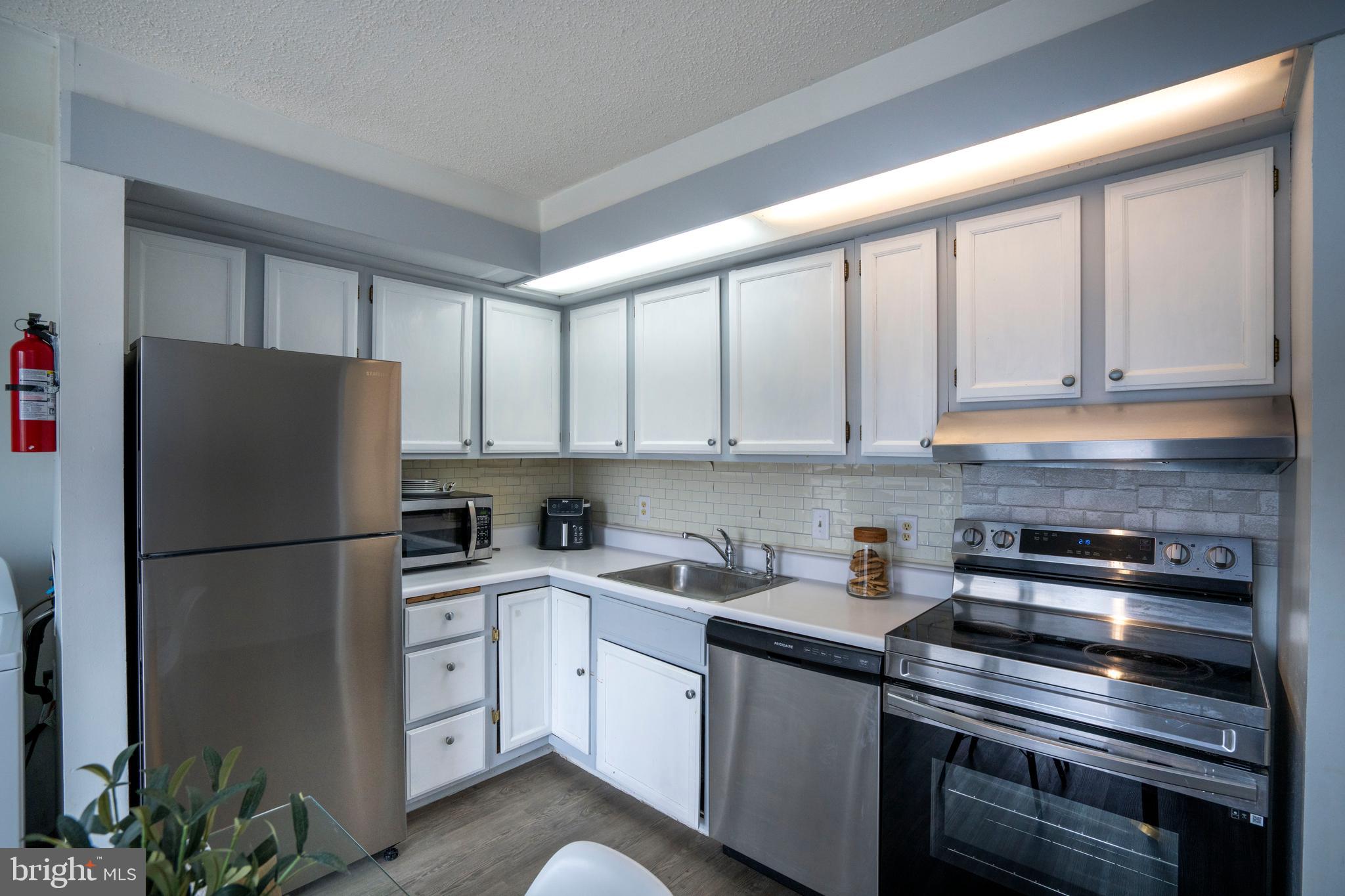 STRATFORD COURT - Residential