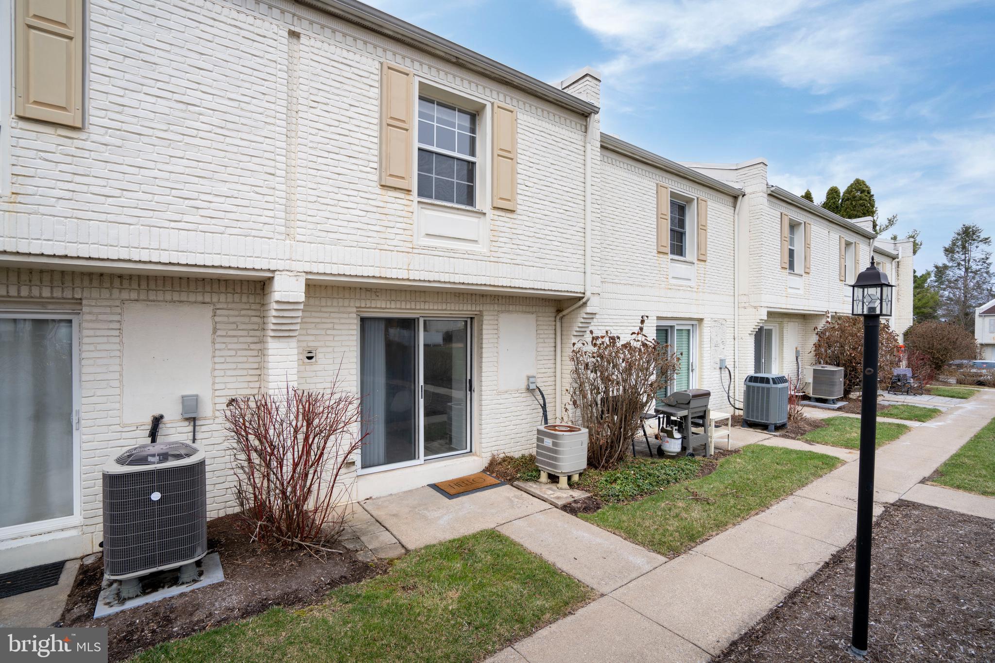 STRATFORD COURT - Residential