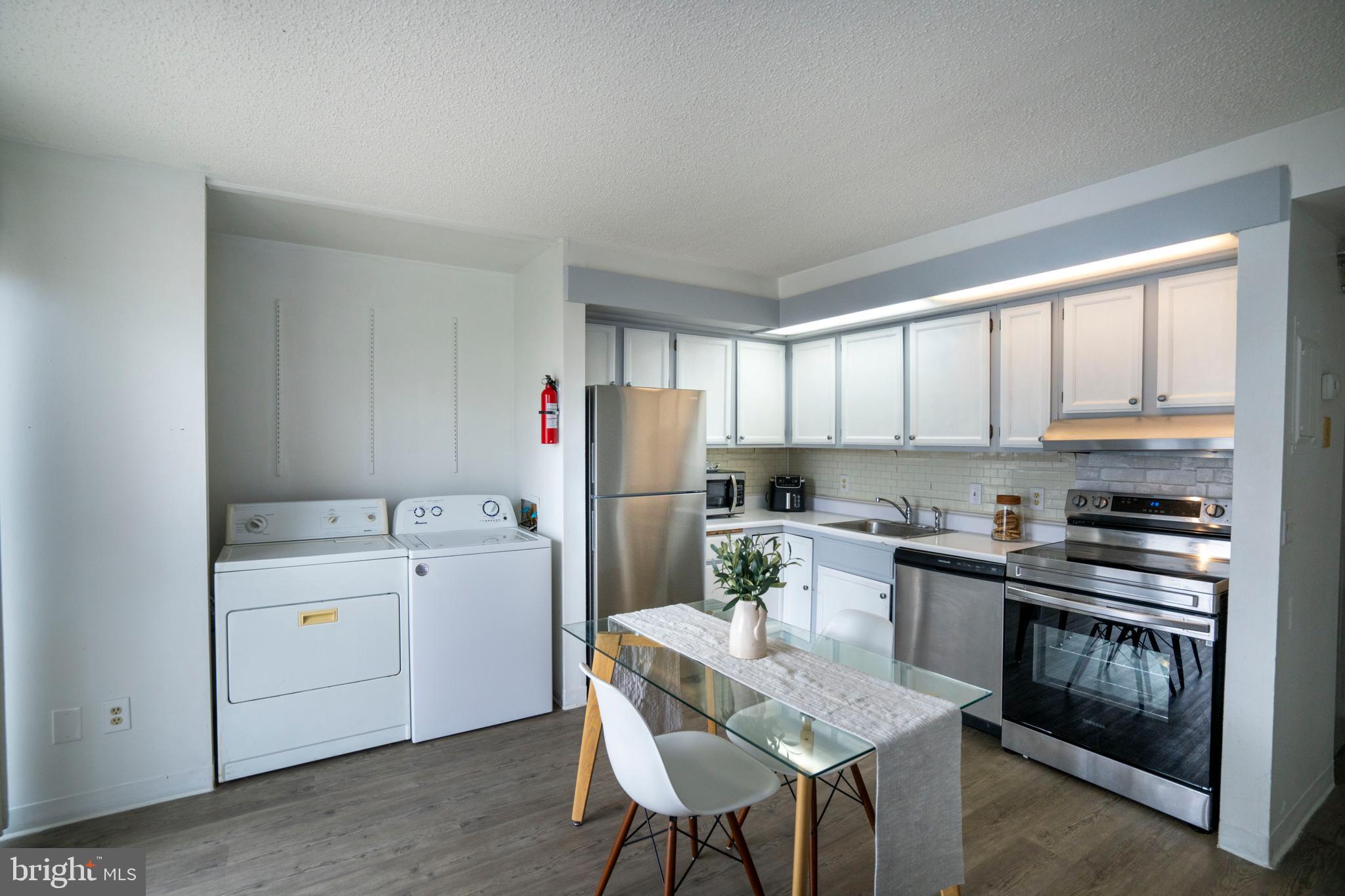 STRATFORD COURT - Residential