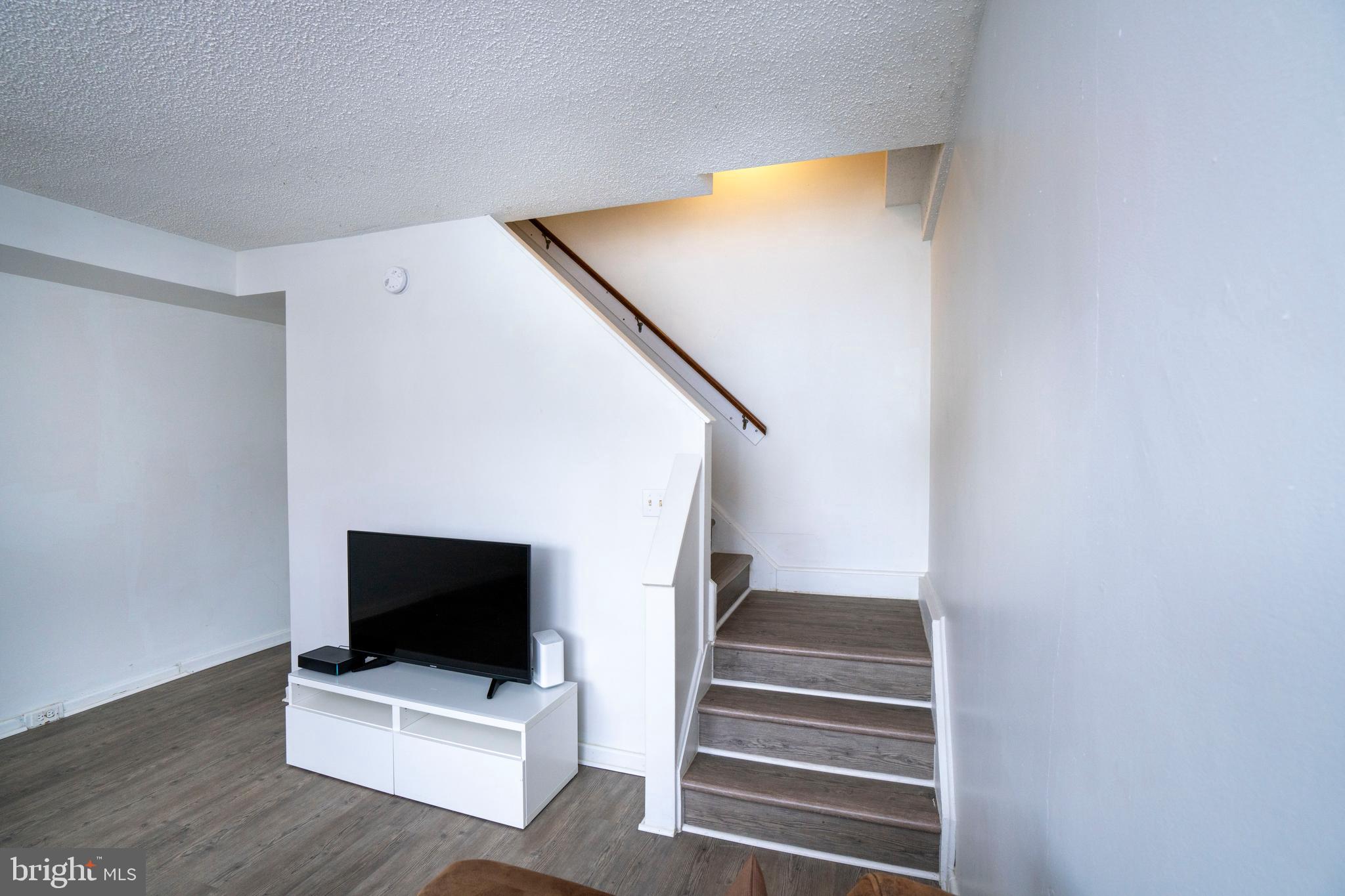 STRATFORD COURT - Residential