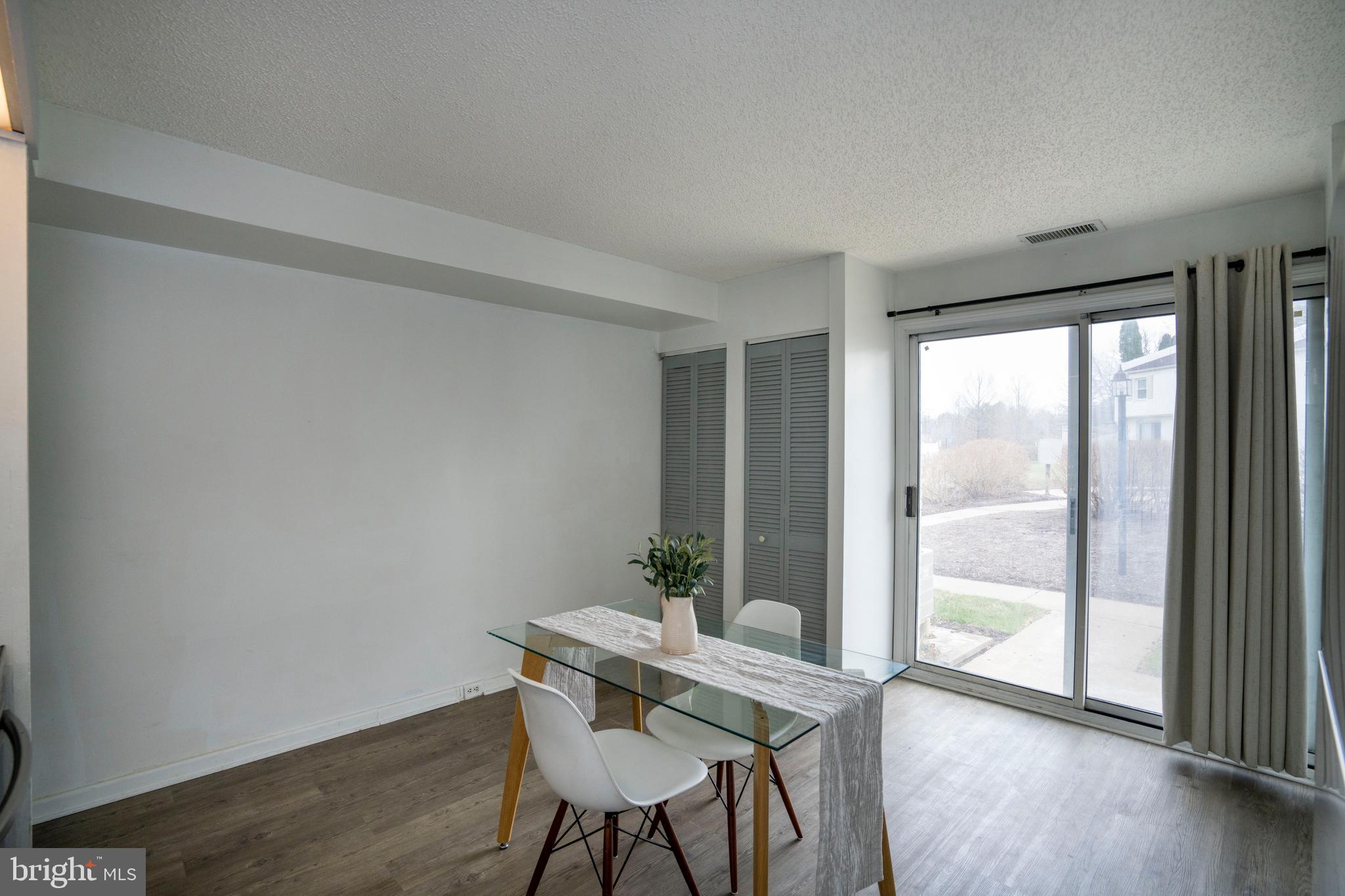 STRATFORD COURT - Residential