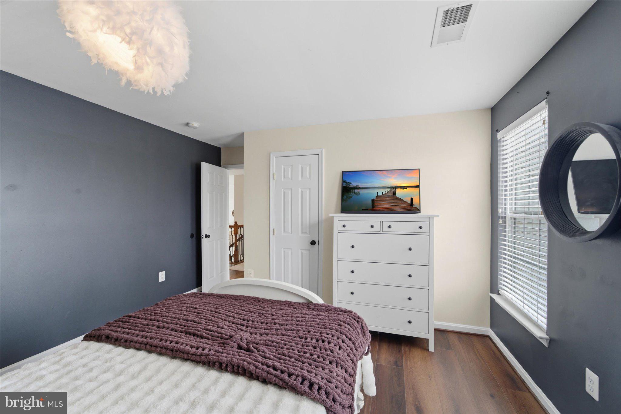 ROUND HILL - Residential