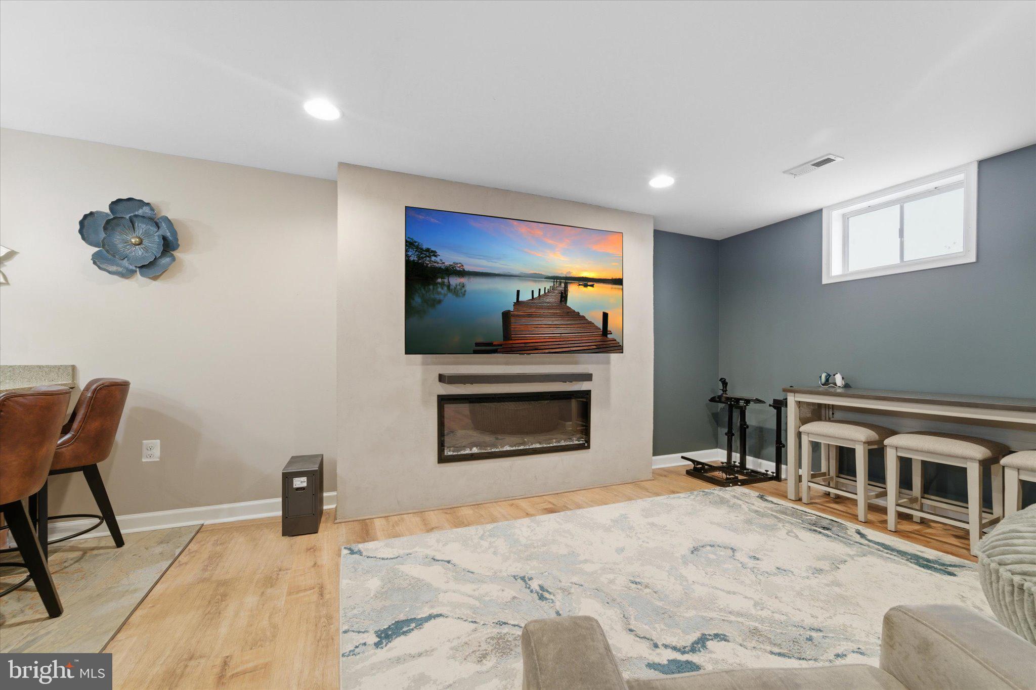 ROUND HILL - Residential