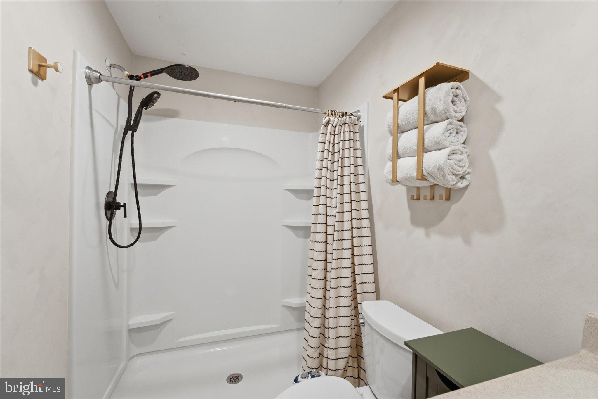 ROUND HILL - Residential