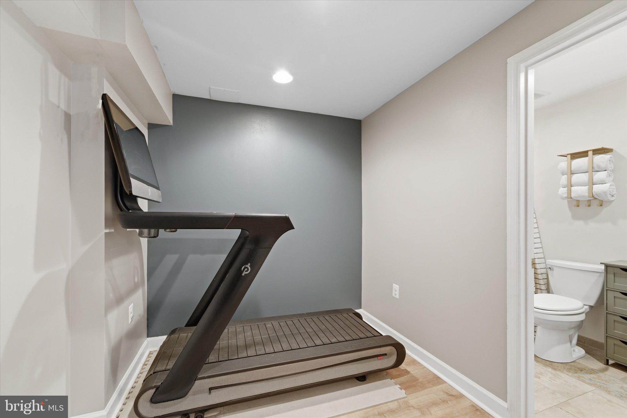 ROUND HILL - Residential