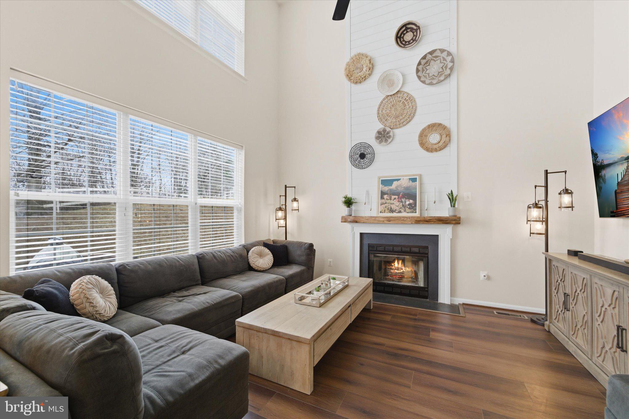 ROUND HILL - Residential