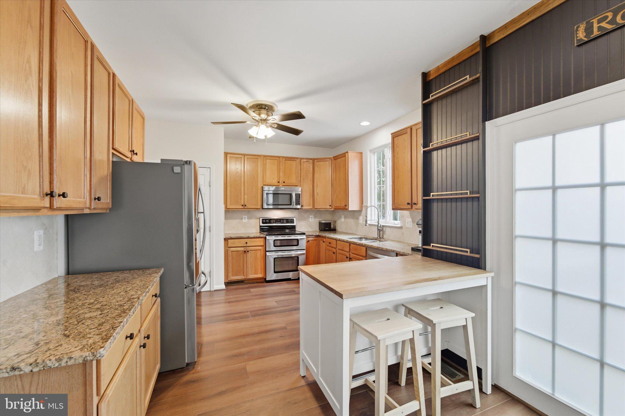 ROUND HILL - Residential