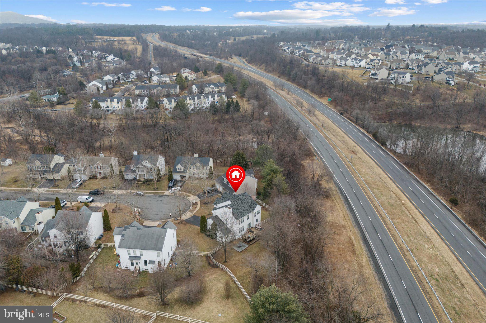 ROUND HILL - Residential