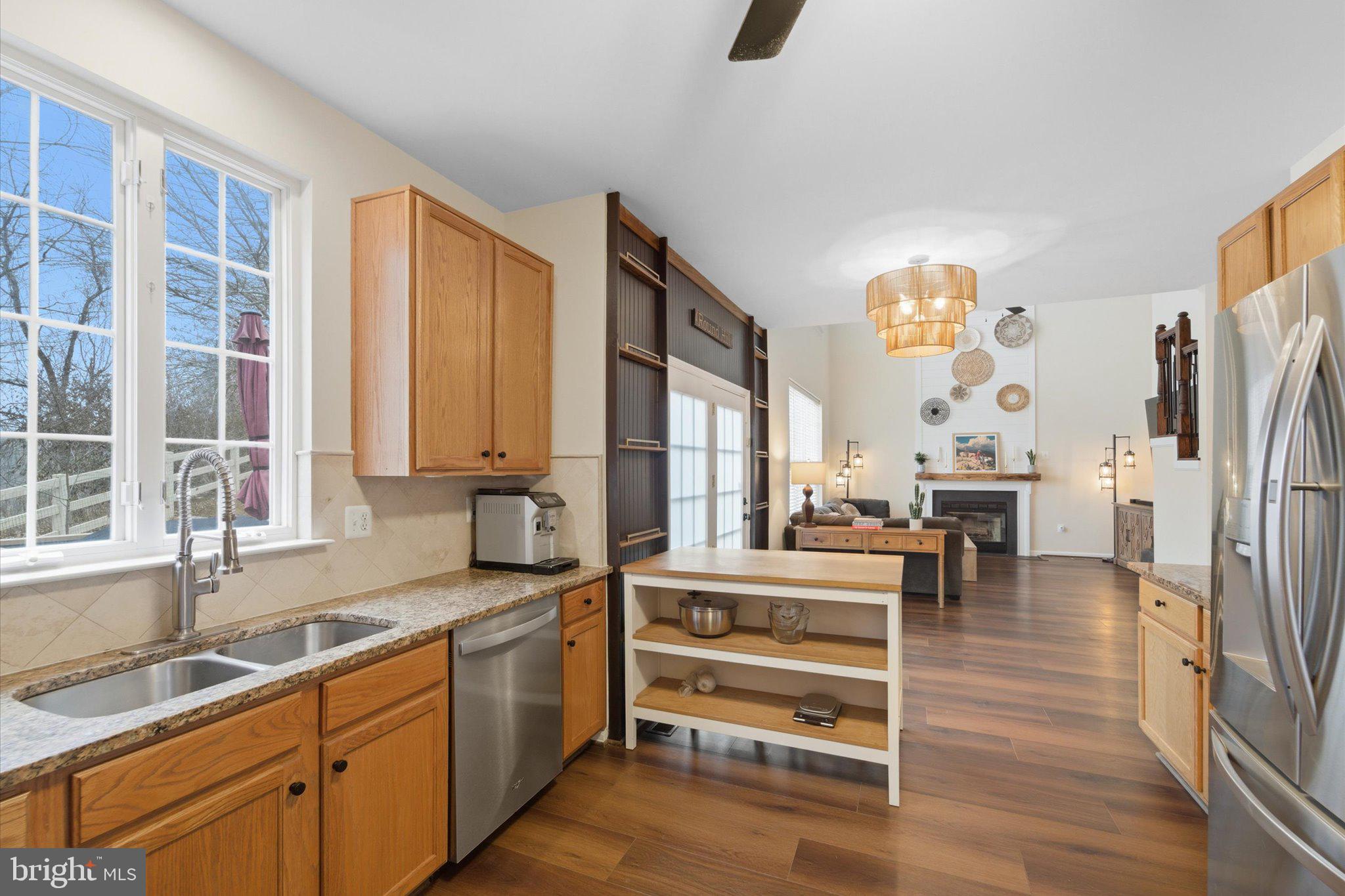 ROUND HILL - Residential