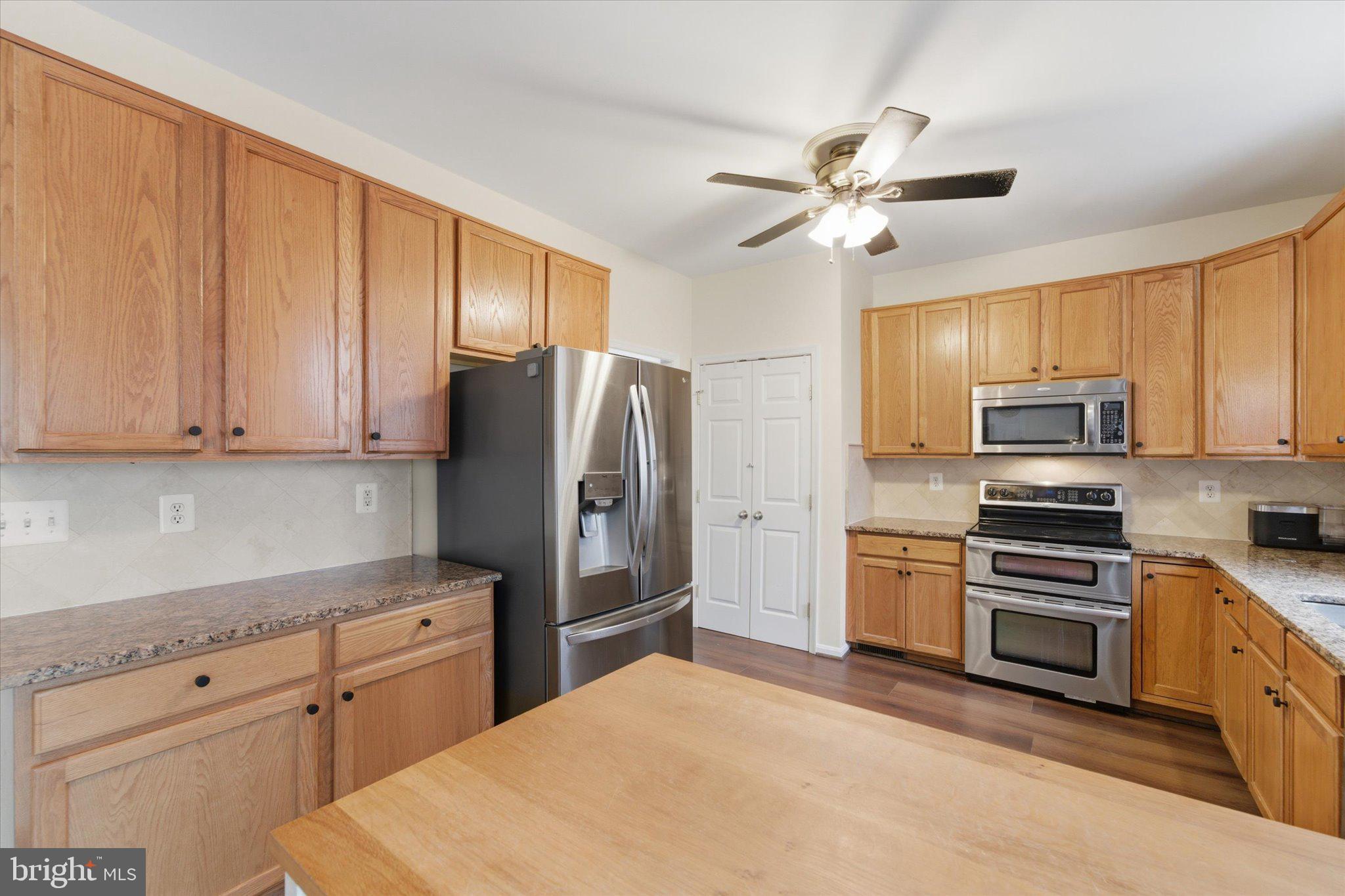 ROUND HILL - Residential