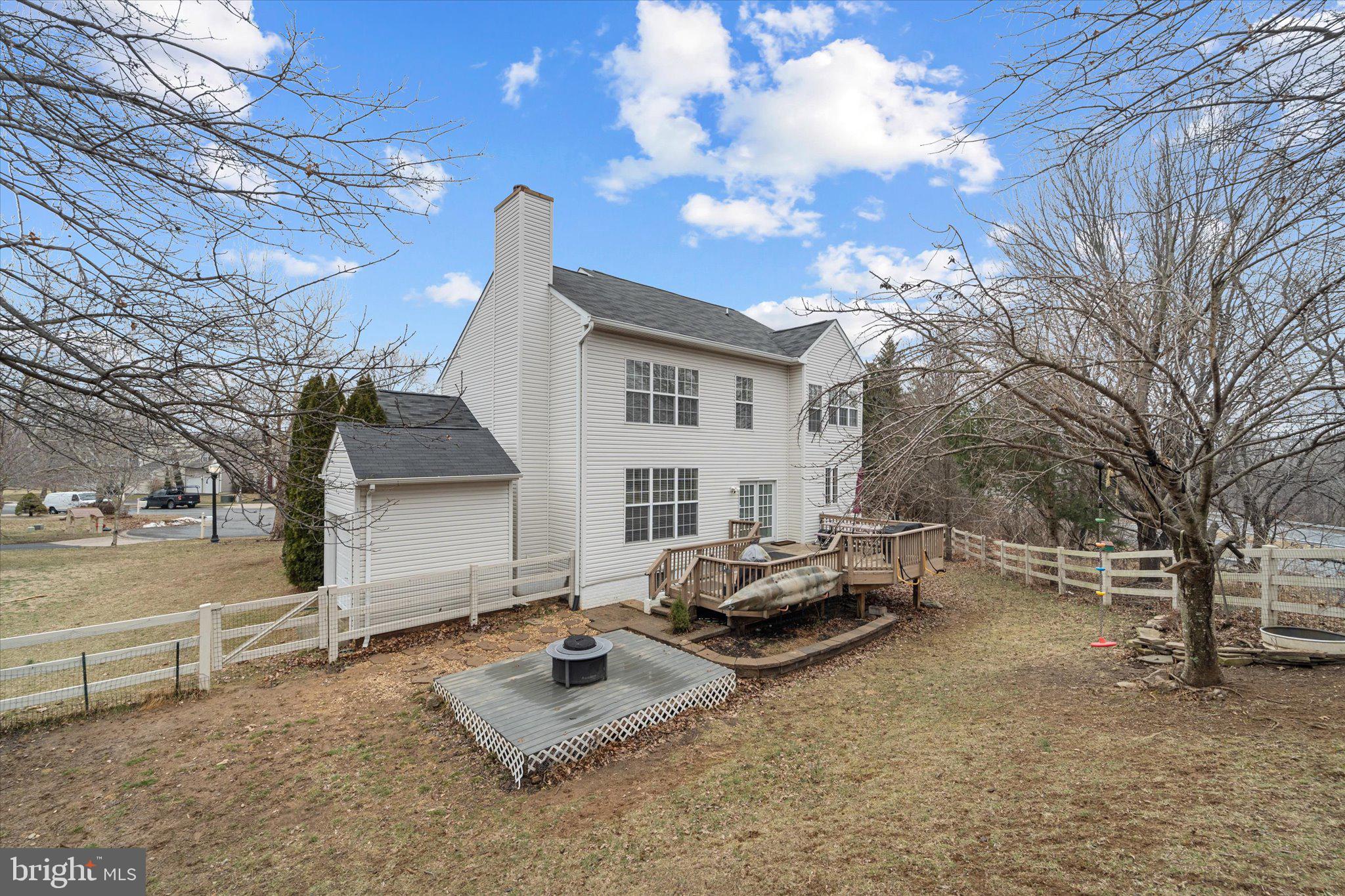 ROUND HILL - Residential