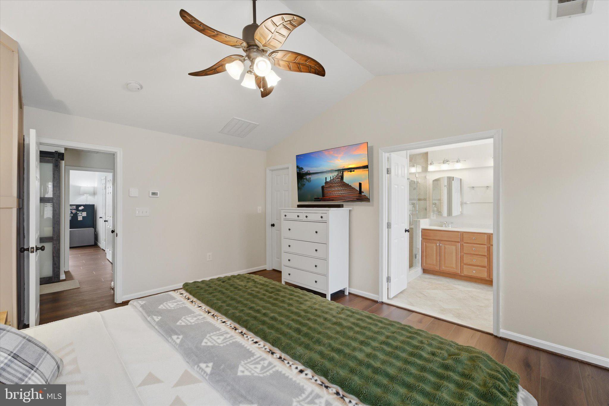 ROUND HILL - Residential