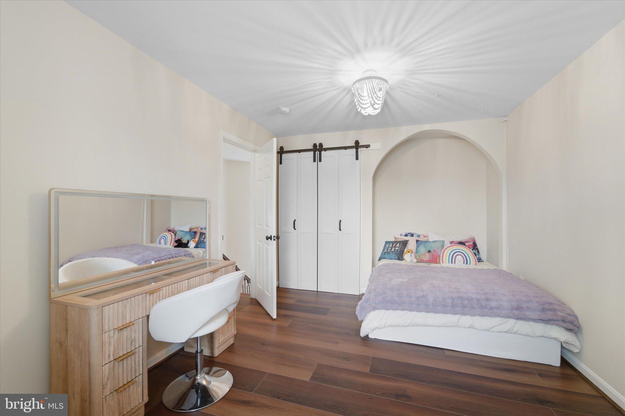 ROUND HILL - Residential