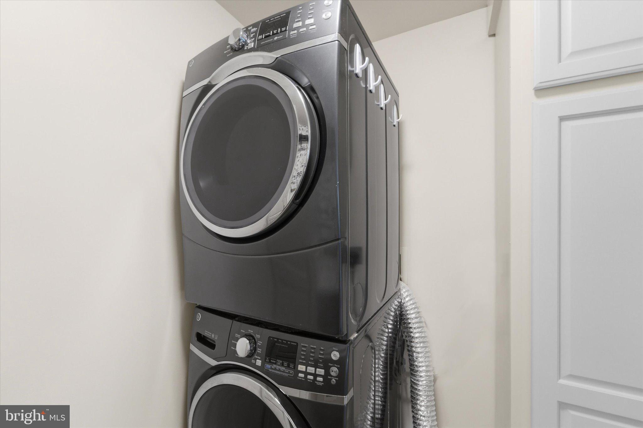 ROUND HILL - Residential