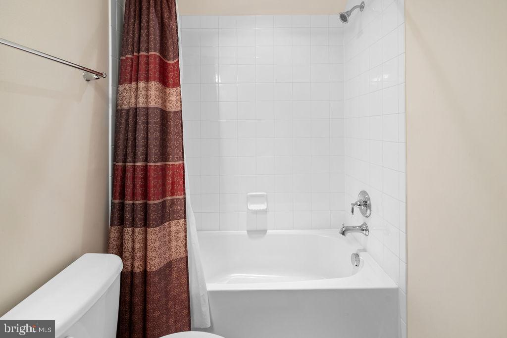 HOWARD SQUARE - Residential Lease