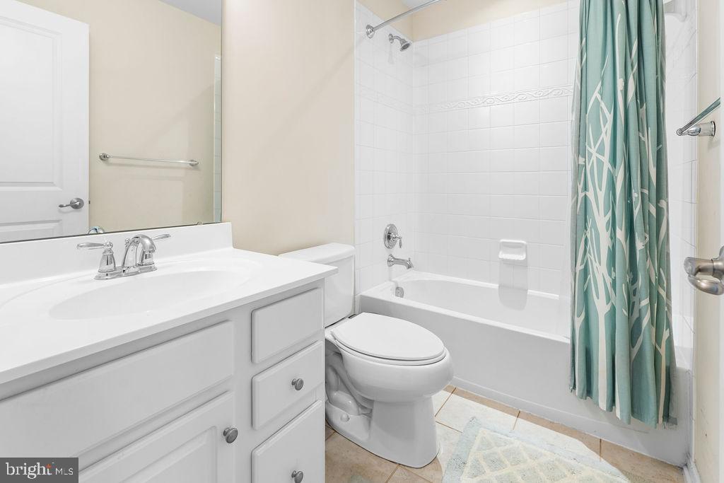 HOWARD SQUARE - Residential Lease