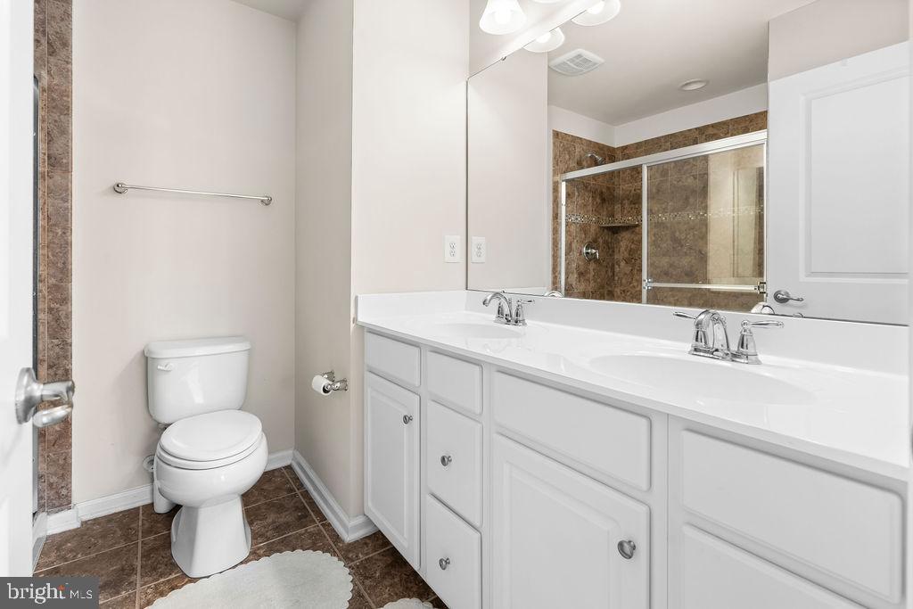 HOWARD SQUARE - Residential Lease