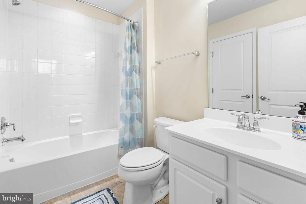 HOWARD SQUARE - Residential Lease