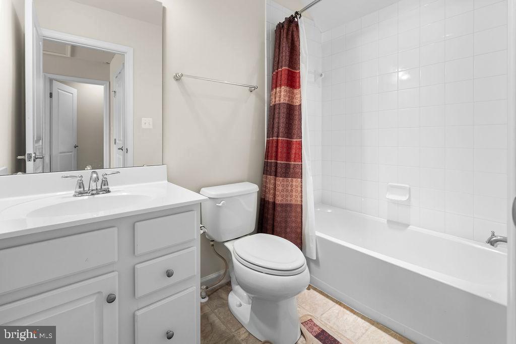 HOWARD SQUARE - Residential Lease