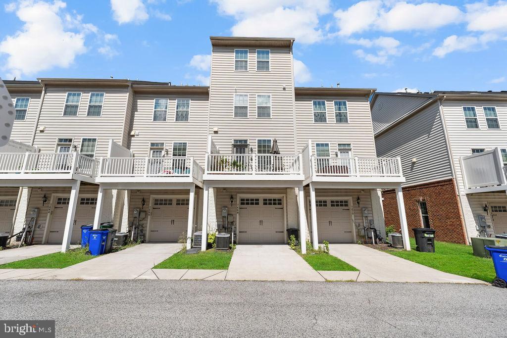 HOWARD SQUARE - Residential Lease