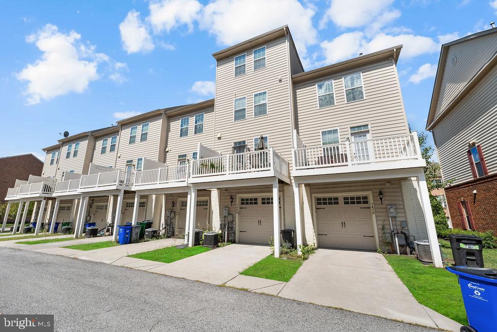 HOWARD SQUARE - Residential Lease