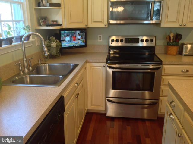 GLENWOOD GARTH - Residential Lease