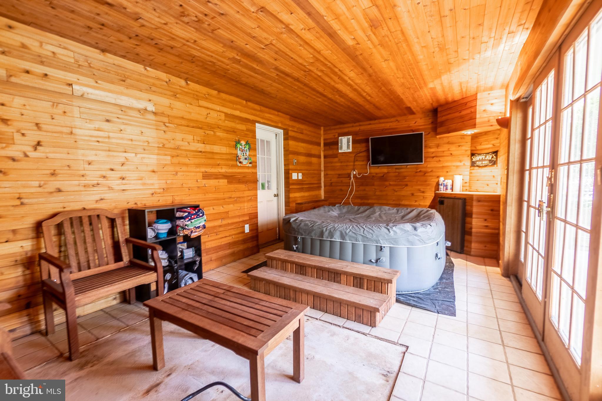 TAMMANY MANOR - Residential